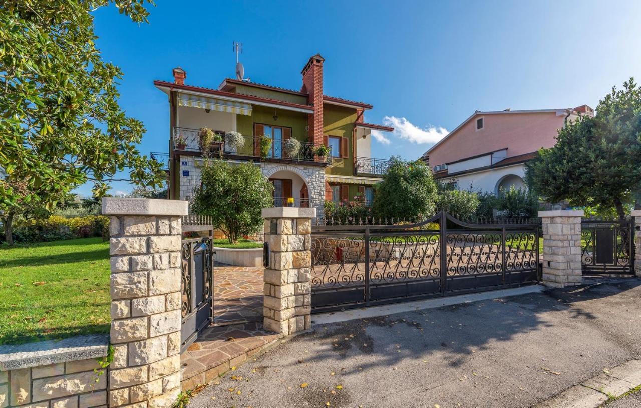 Apartment Complex Silvana Porec Exterior photo